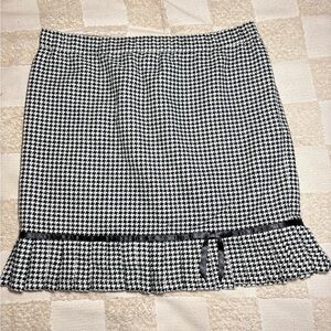 Mimi Maternity Black and White Houndstooth Patterned Garment